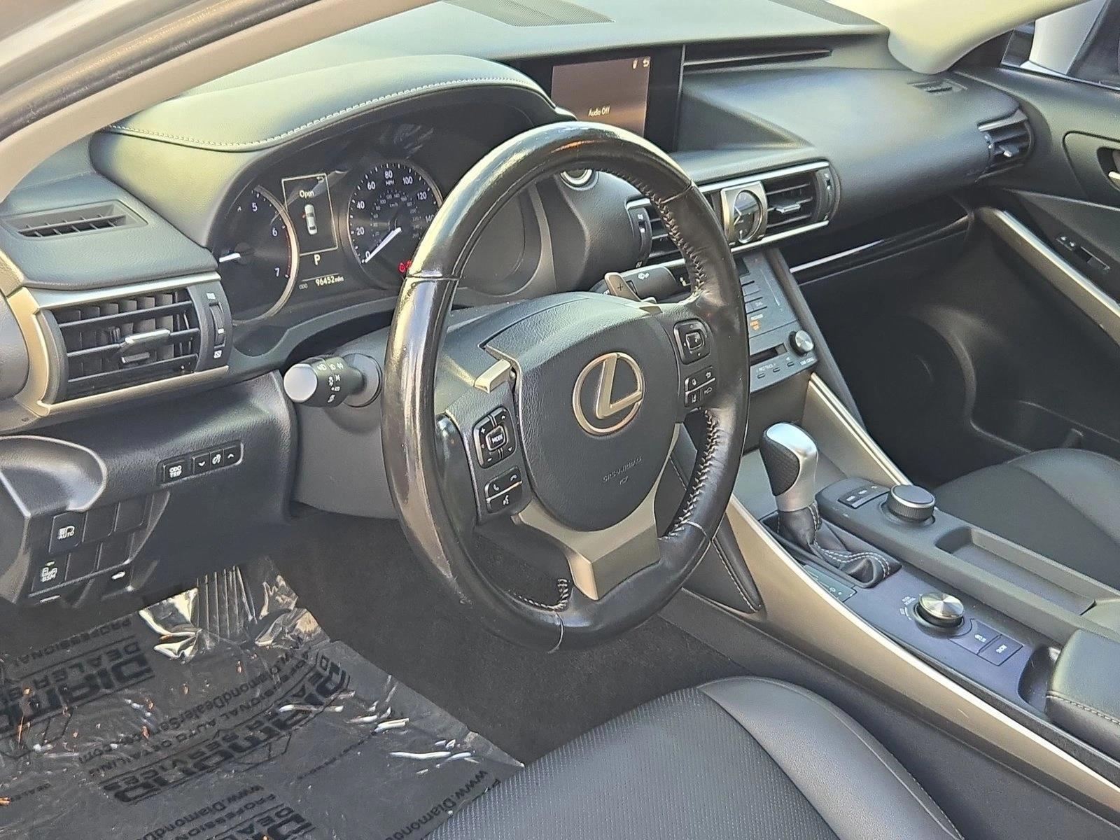 Thumbnail: 2019 Lexus IS - 3