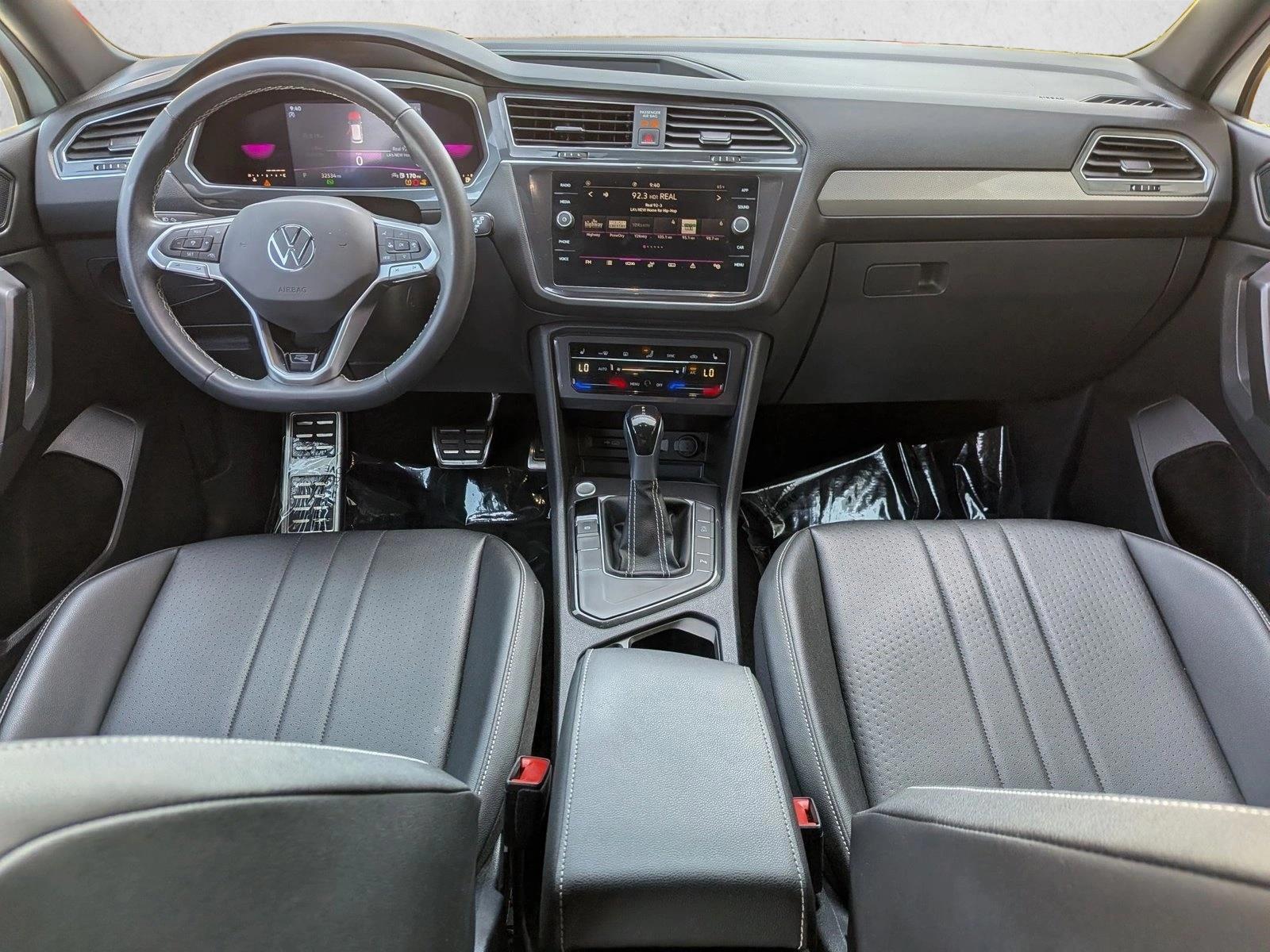 Thumbnail: 2023 Volkswagen Tiguan - 3