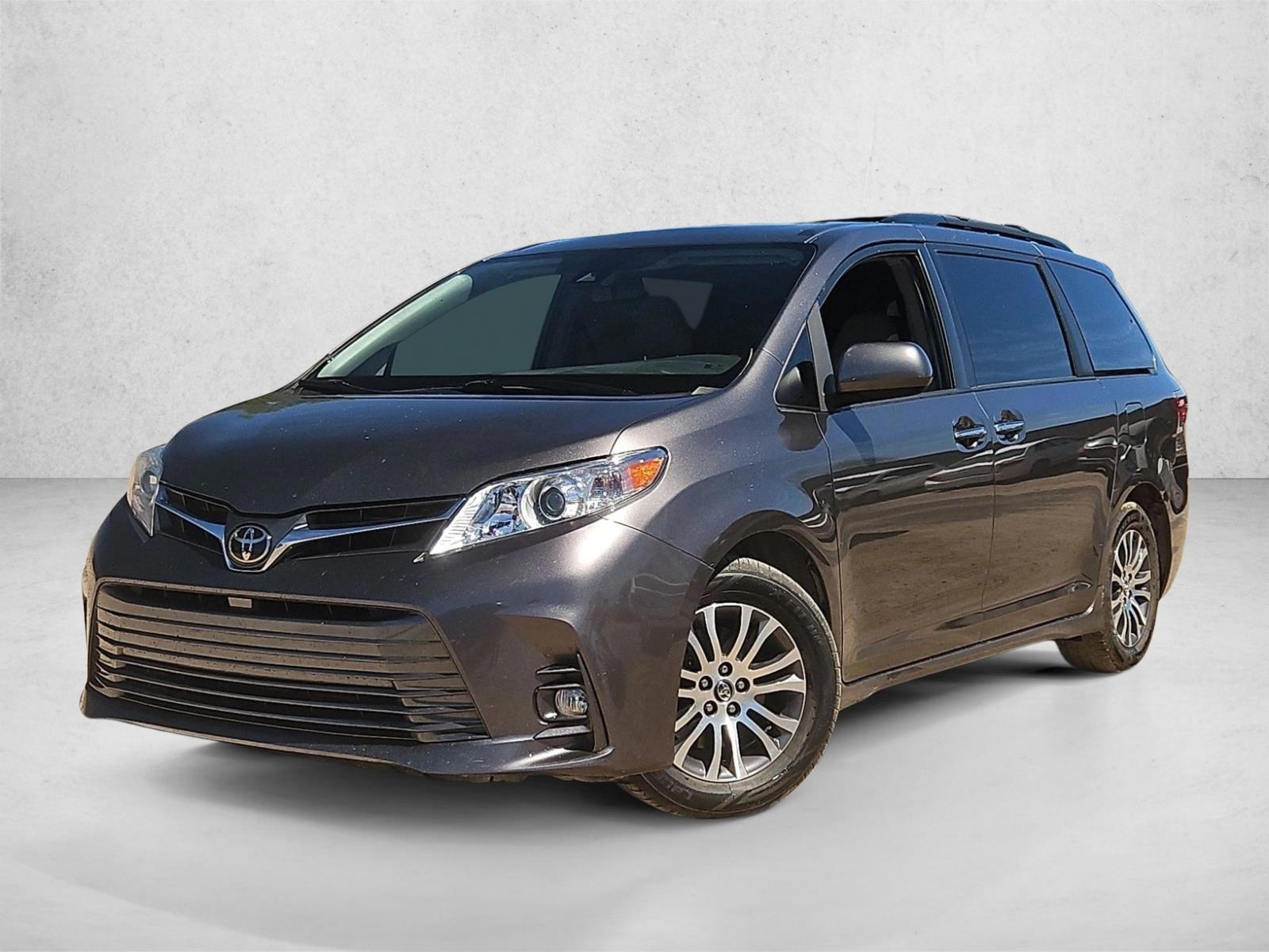 Thumbnail: 2018 Toyota Sienna - 1