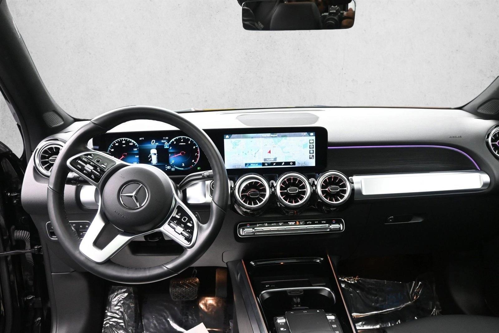 Thumbnail: 2023 Mercedes-Benz GLB - 3