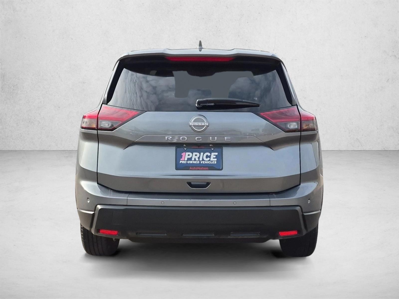 2025 Nissan Rogue SV - Photo 7
