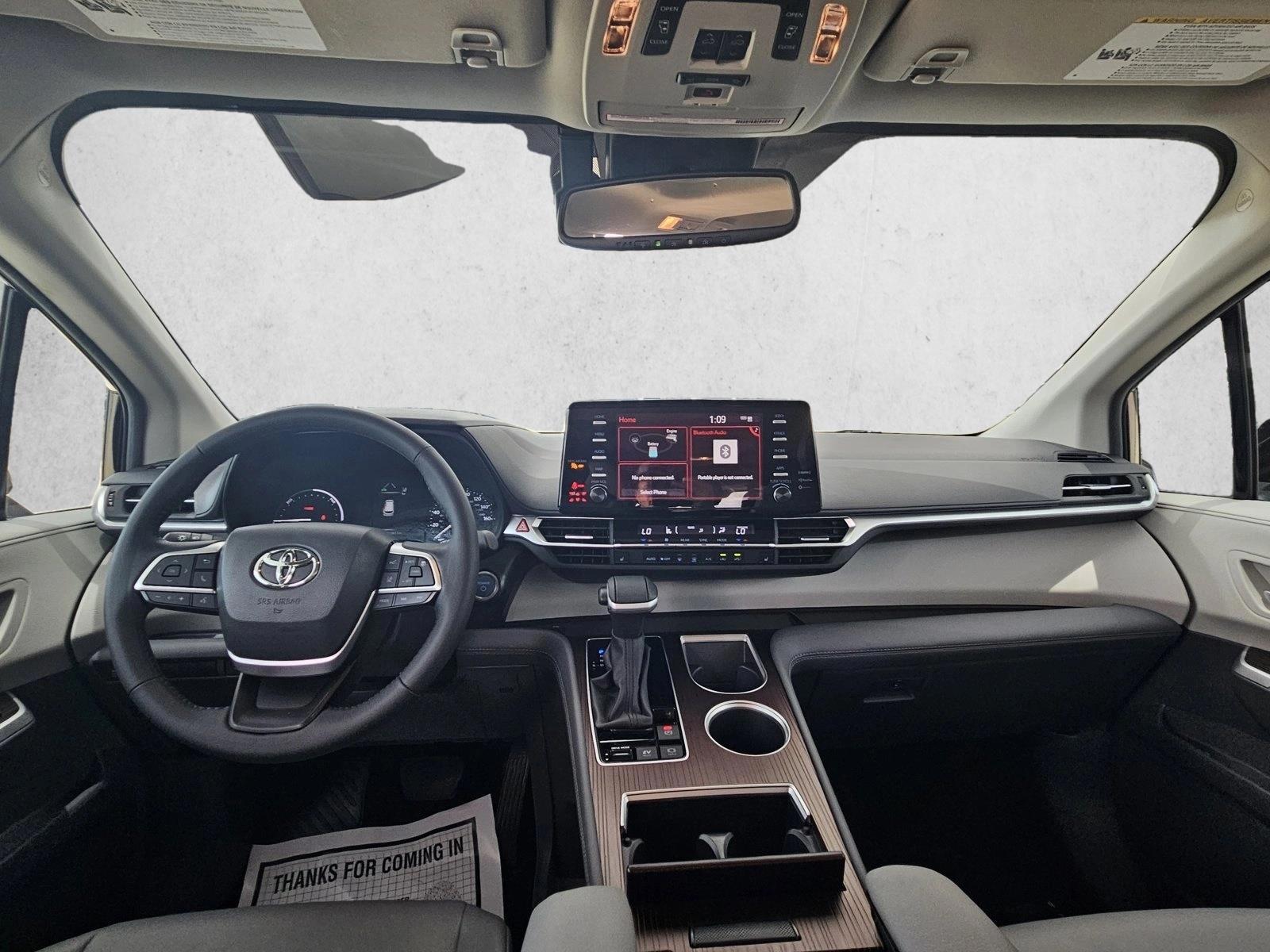 Thumbnail: 2024 Toyota Sienna - 3