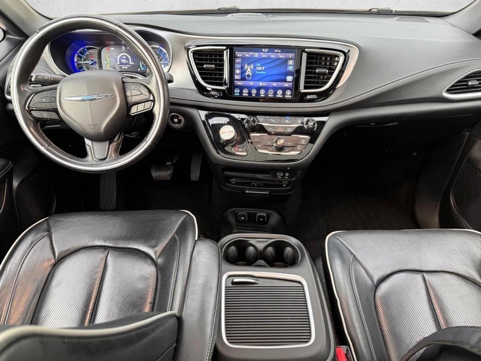 Thumbnail: 2020 Chrysler Pacifica - 3