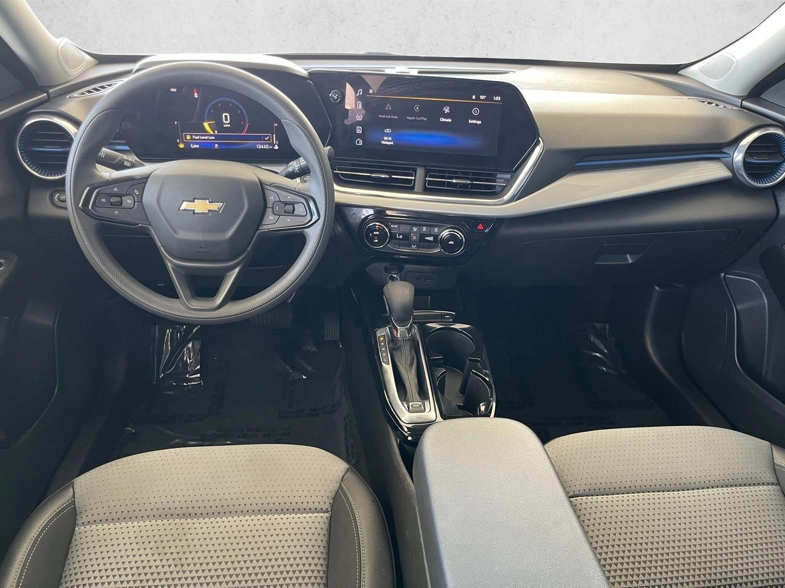 Thumbnail: 2025 Chevrolet Trax - 3