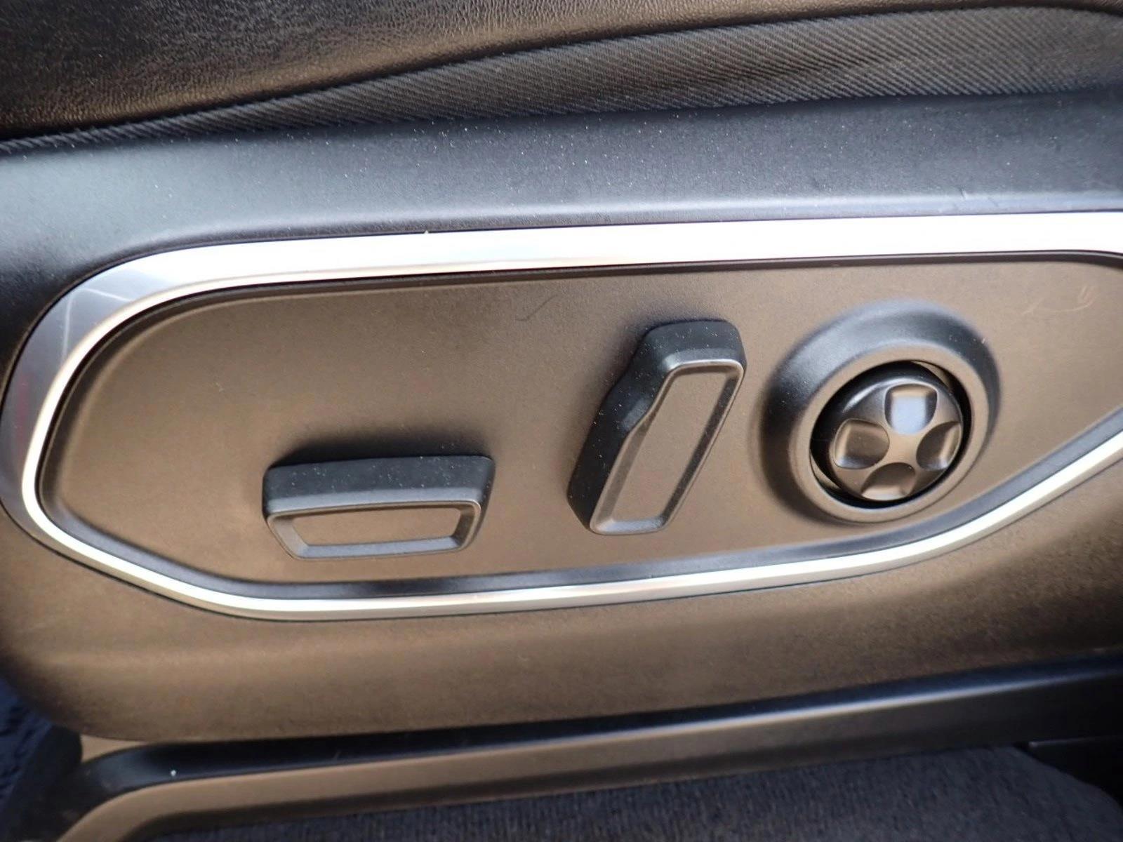 Thumbnail: 2023 Jeep Wagoneer - 3