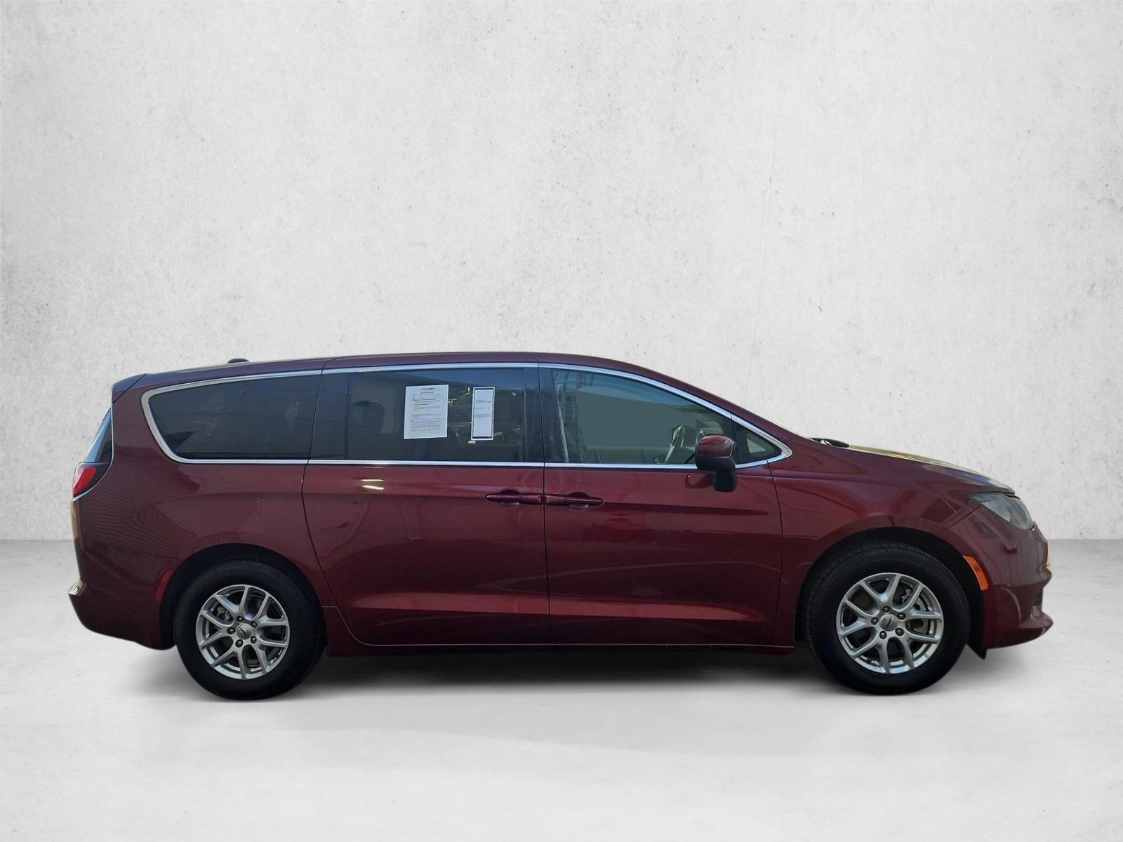 2022 Chrysler Voyager