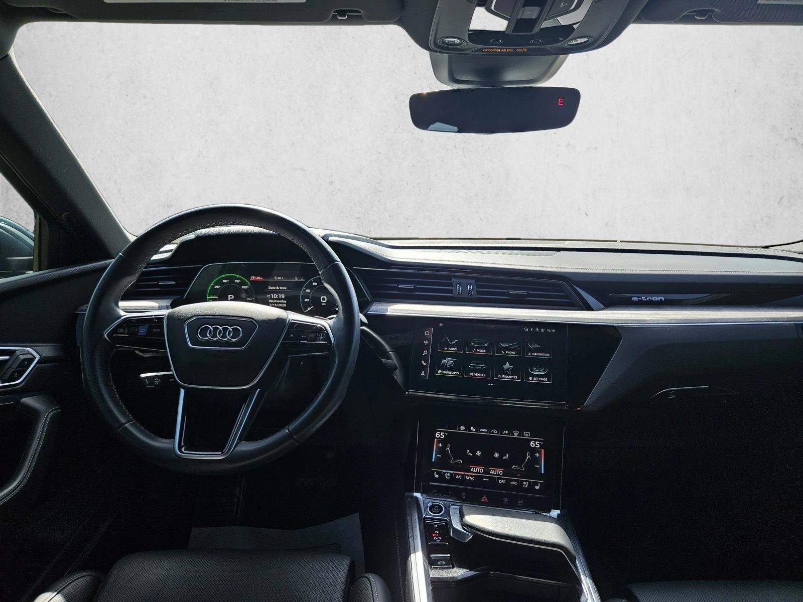 Thumbnail: 2024 Audi Q8 e-tron - 3