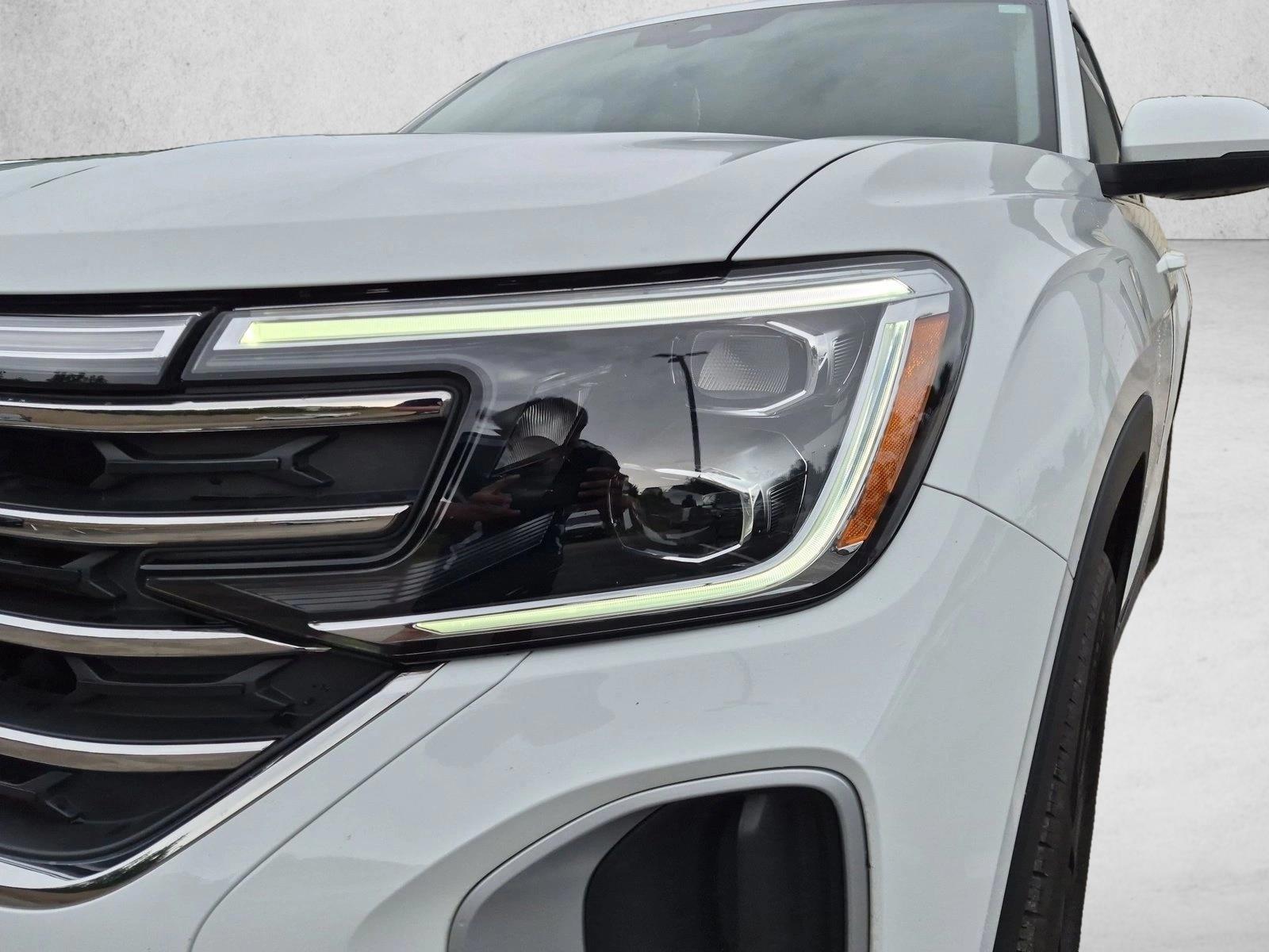 2024 Volkswagen Atlas SE w/Tech - Photo 11