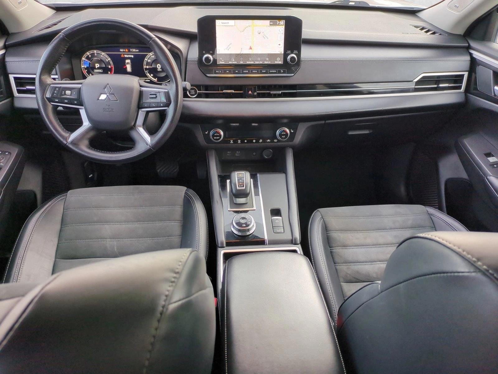 Thumbnail: 2024 Mitsubishi Outlander - 3
