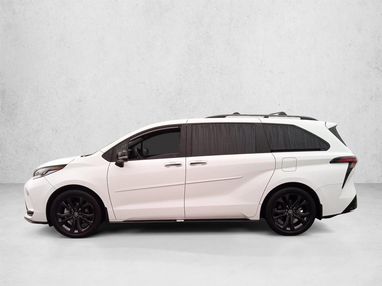 Thumbnail: 2025 Toyota Sienna - 2