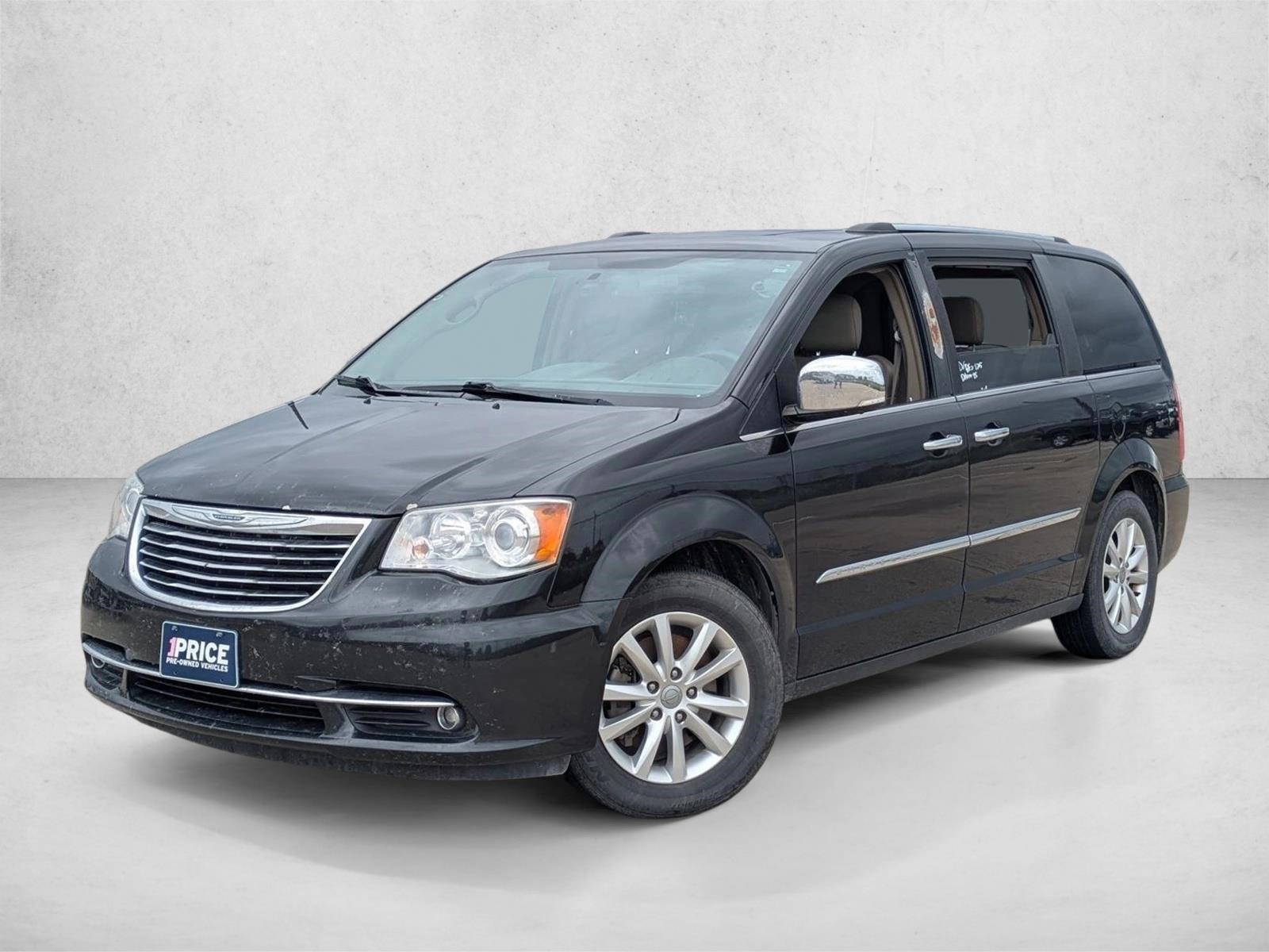 Thumbnail: 2016 Chrysler Town & Country - 1