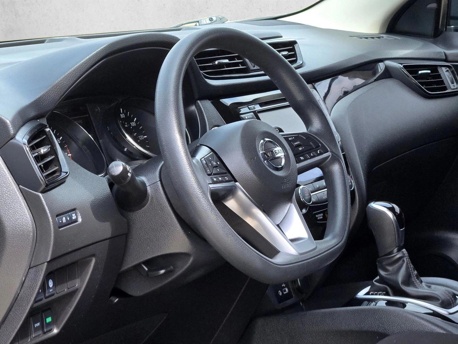 Thumbnail: 2020 Nissan Rogue Sport - 3