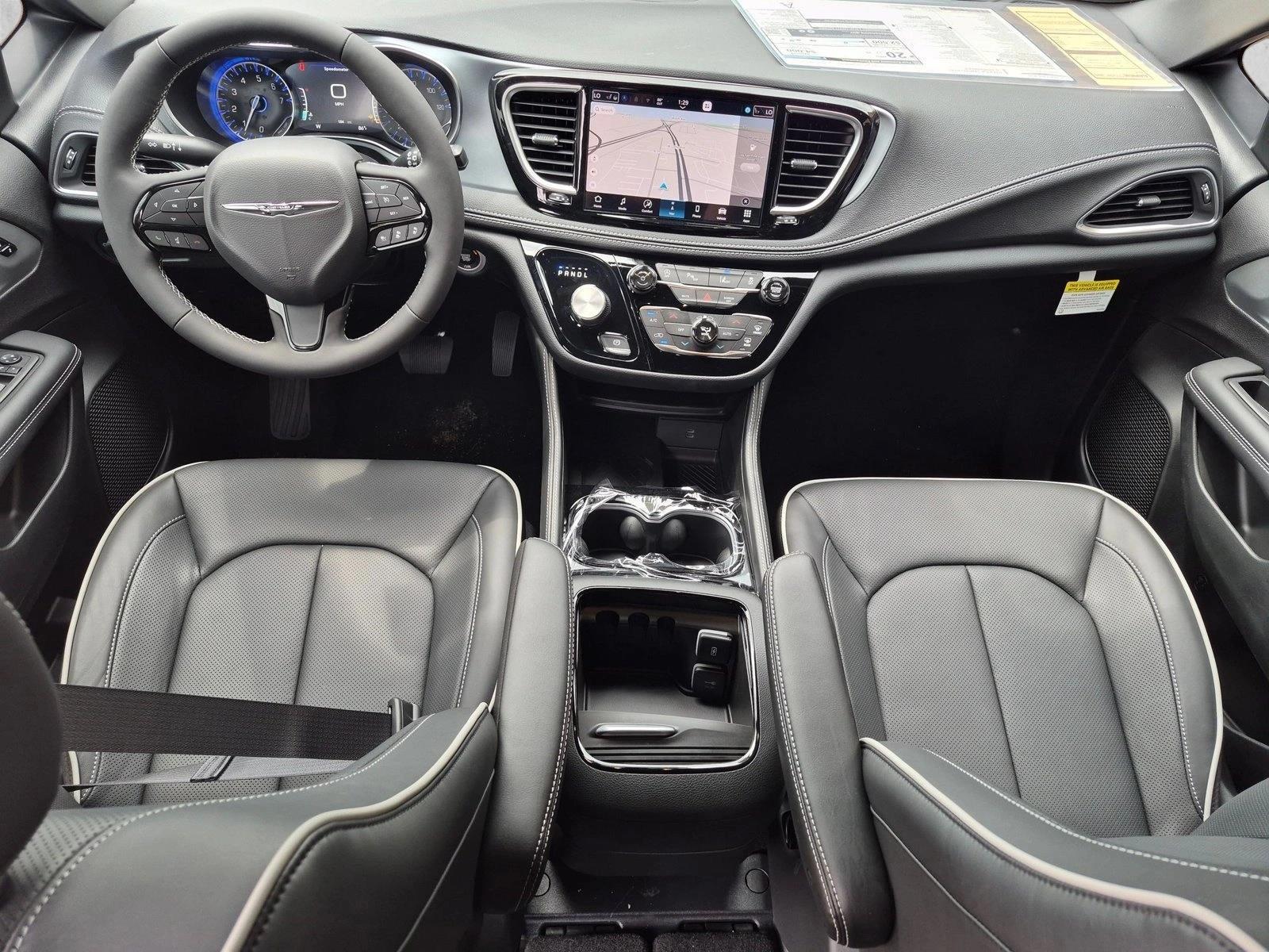 Thumbnail: 2026 Chrysler Pacifica - 3