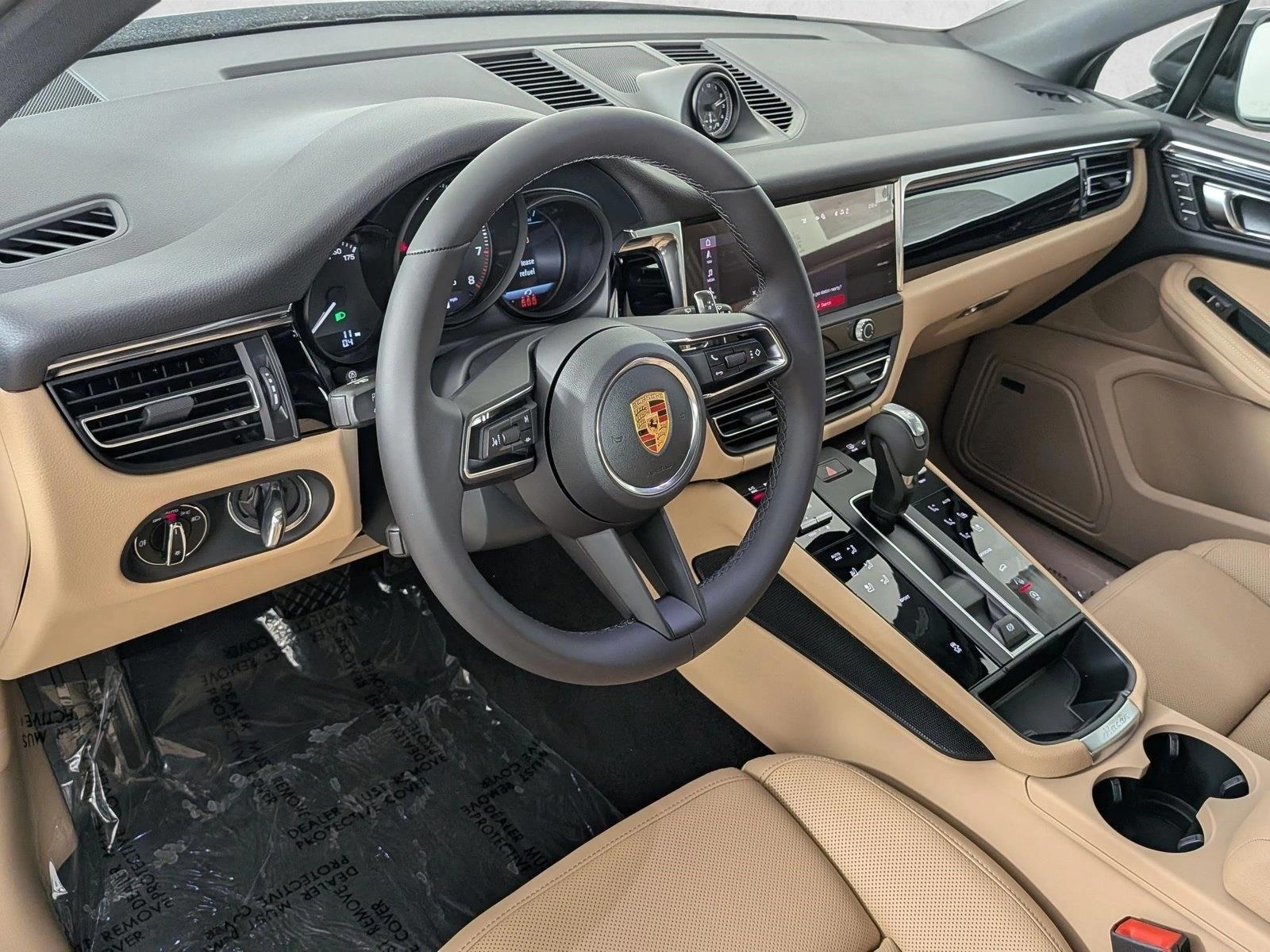 Thumbnail: 2026 Porsche Macan - 3