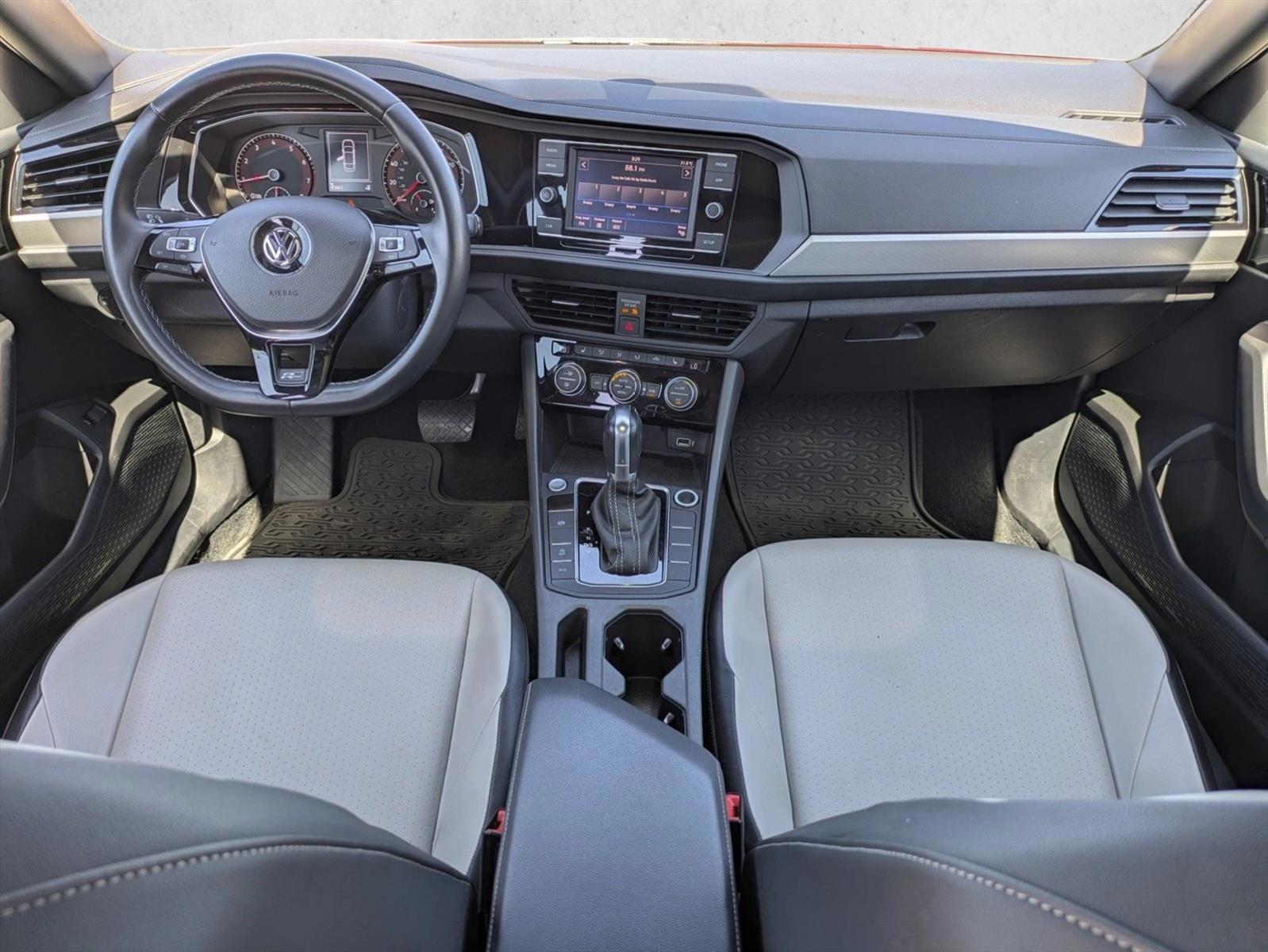Thumbnail: 2019 Volkswagen Jetta - 4