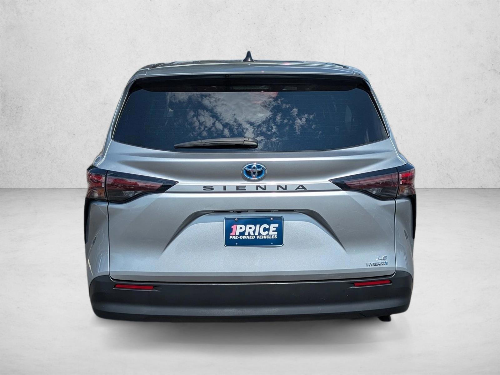 2024 Toyota Sienna LE - Photo 7