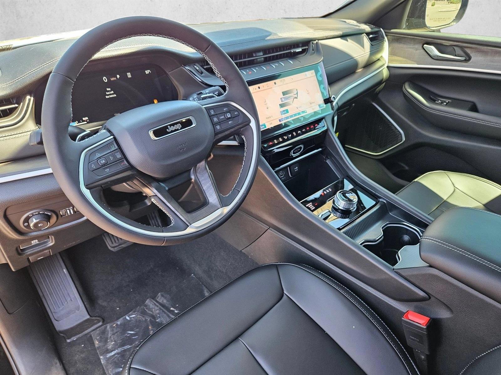 Thumbnail: 2026 Jeep Grand Cherokee - 3