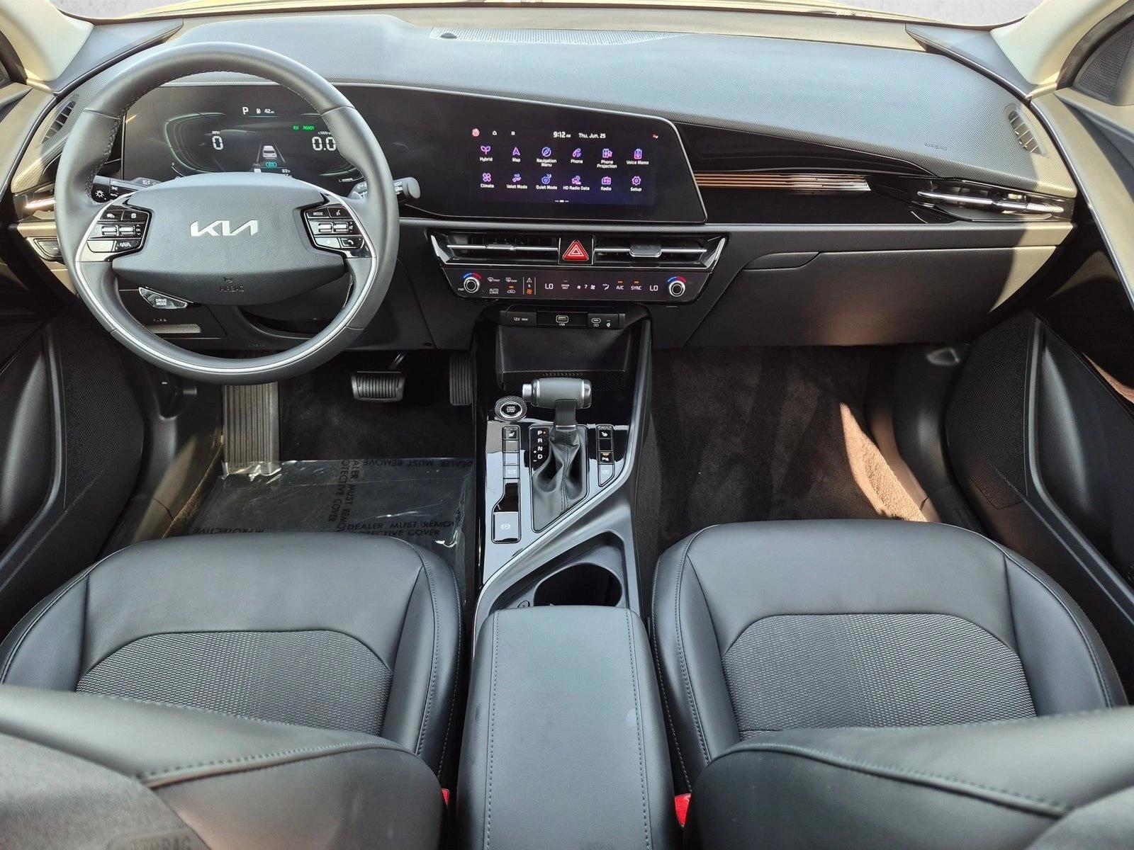 Thumbnail: 2023 Kia Niro - 3