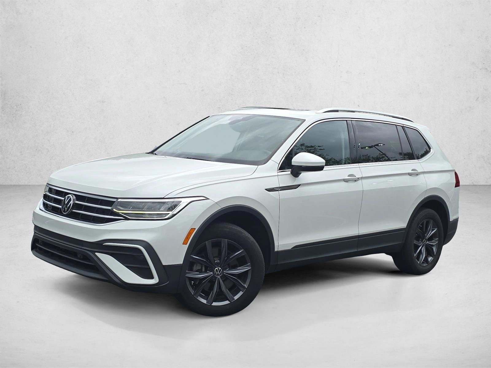 Thumbnail: 2023 Volkswagen Tiguan - 1