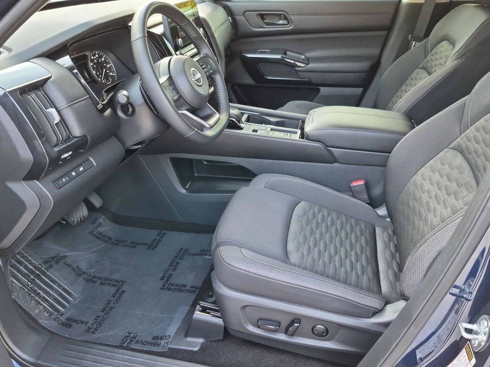 2025 Nissan Pathfinder SV - Photo 14