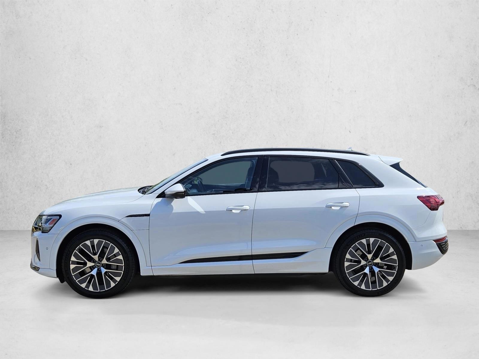 Thumbnail: 2024 Audi Q8 e-tron - 2