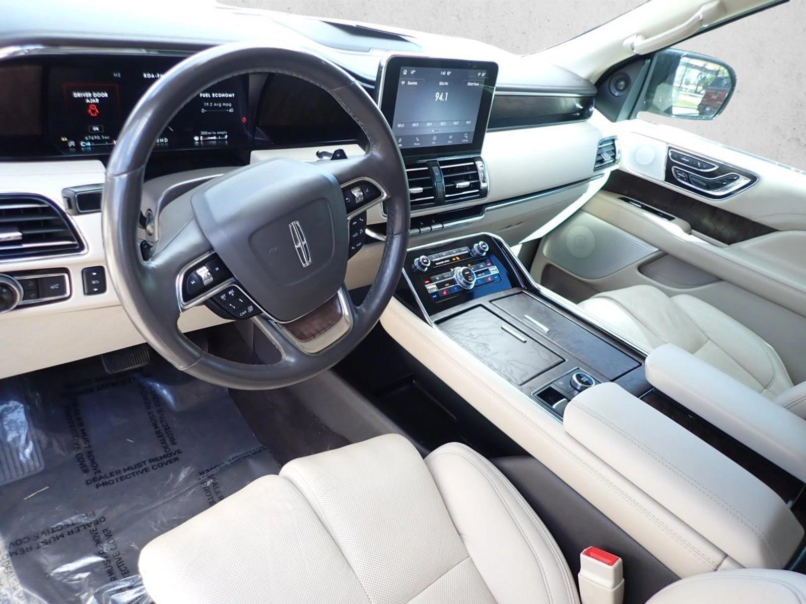 Thumbnail: 2021 Lincoln Navigator - 3