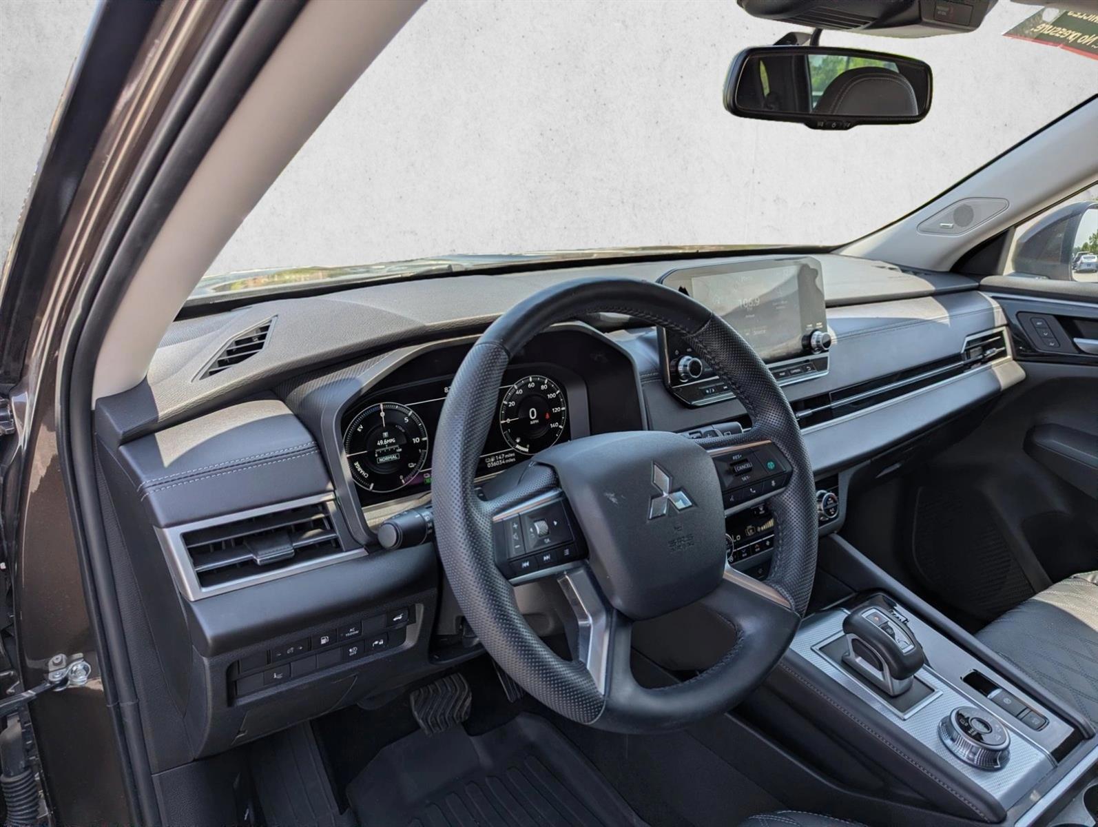 Thumbnail: 2023 Mitsubishi Outlander - 5