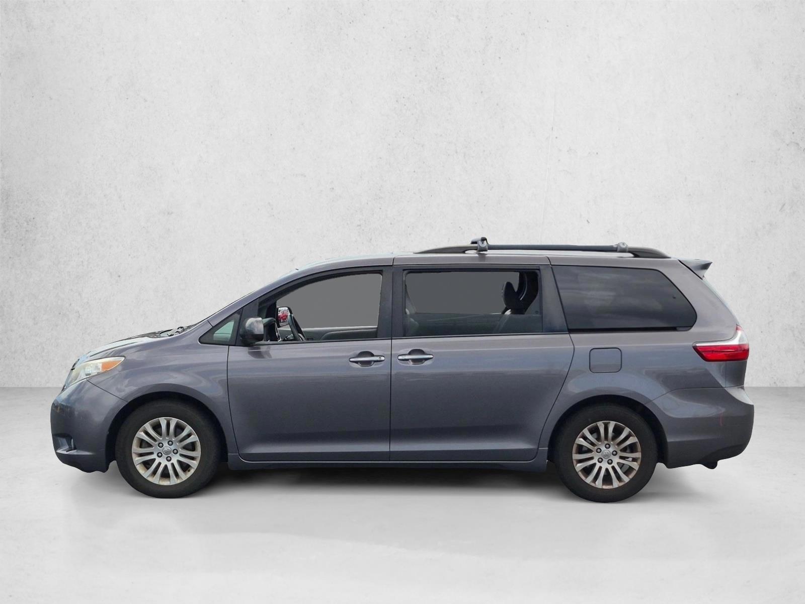 Thumbnail: 2015 Toyota Sienna - 2