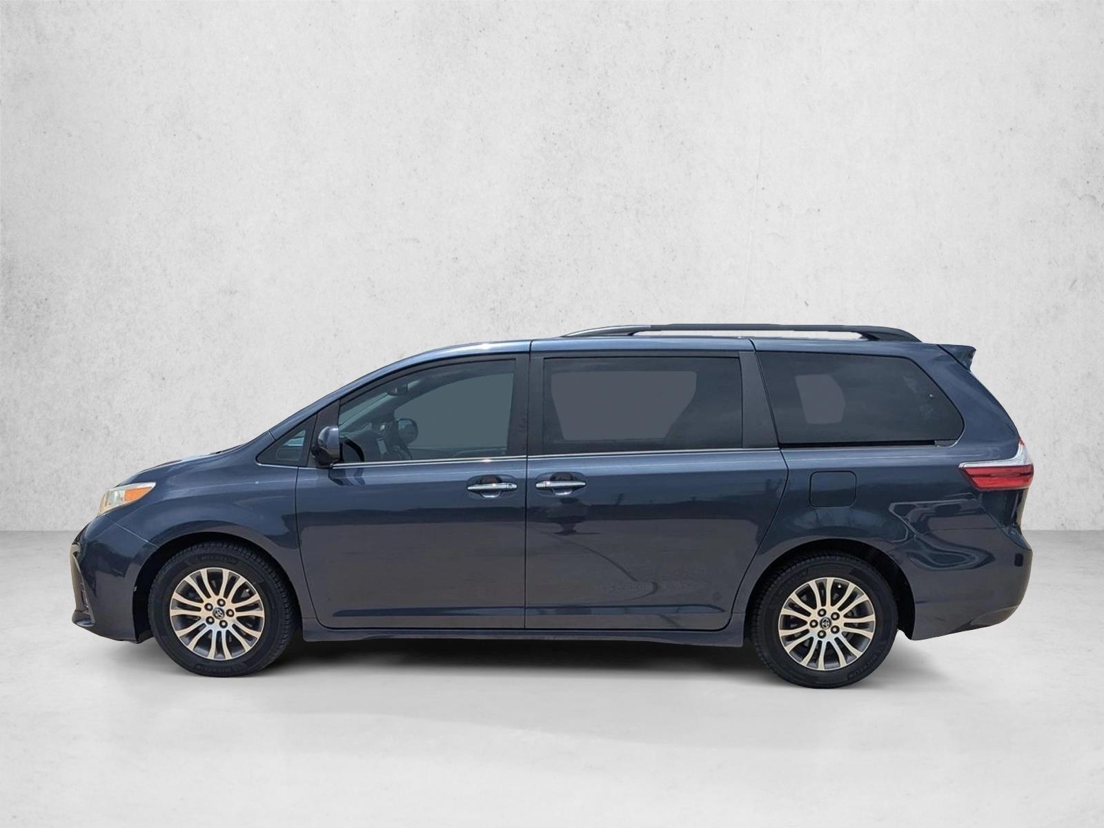 Thumbnail: 2018 Toyota Sienna - 2