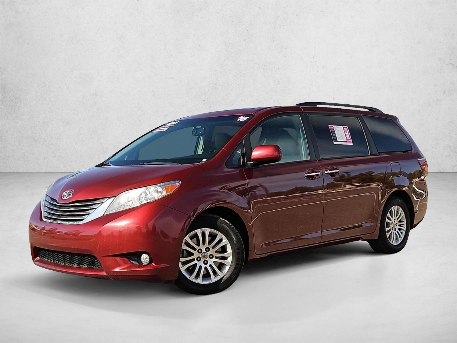 2016 Toyota Sienna XLE V6 7-Passenger Access Seat's photo