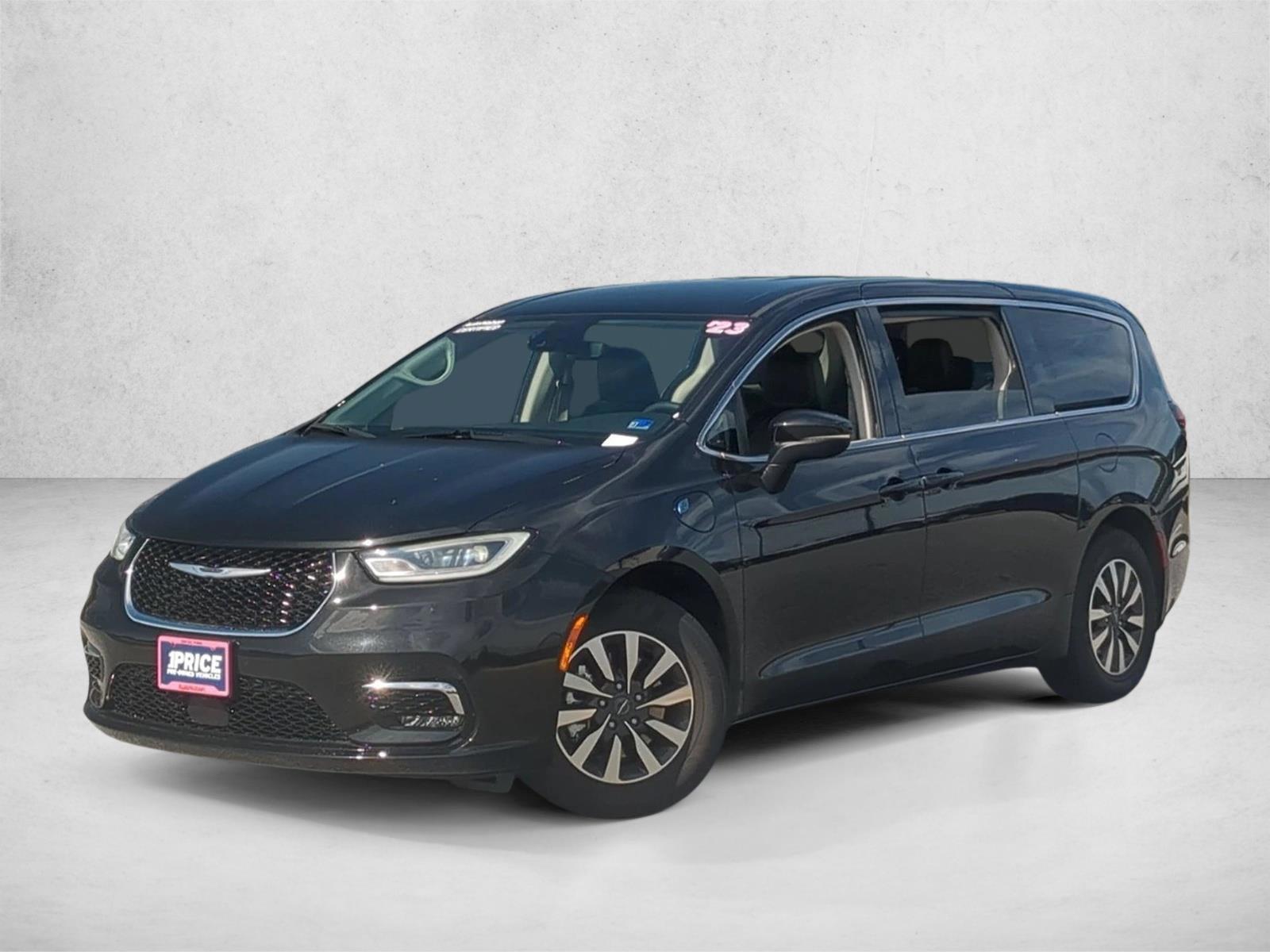 Thumbnail: 2023 Chrysler Pacifica - 1