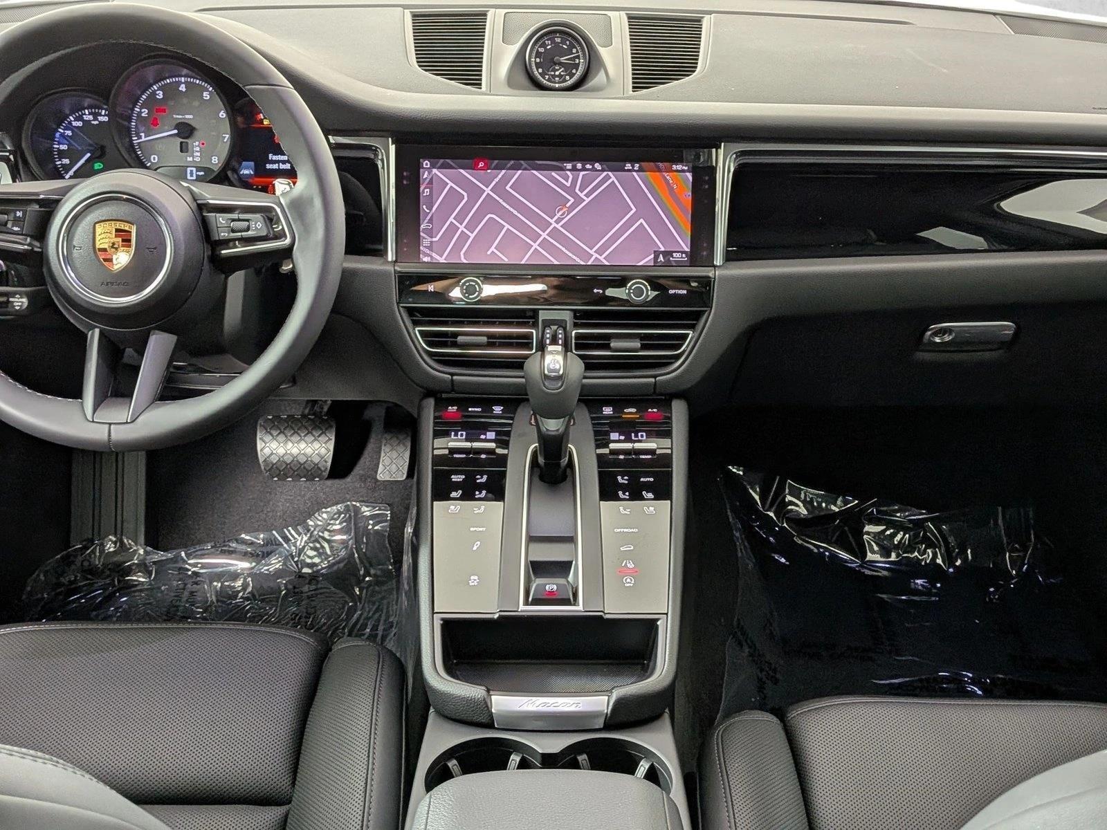 Thumbnail: 2026 Porsche Macan - 3
