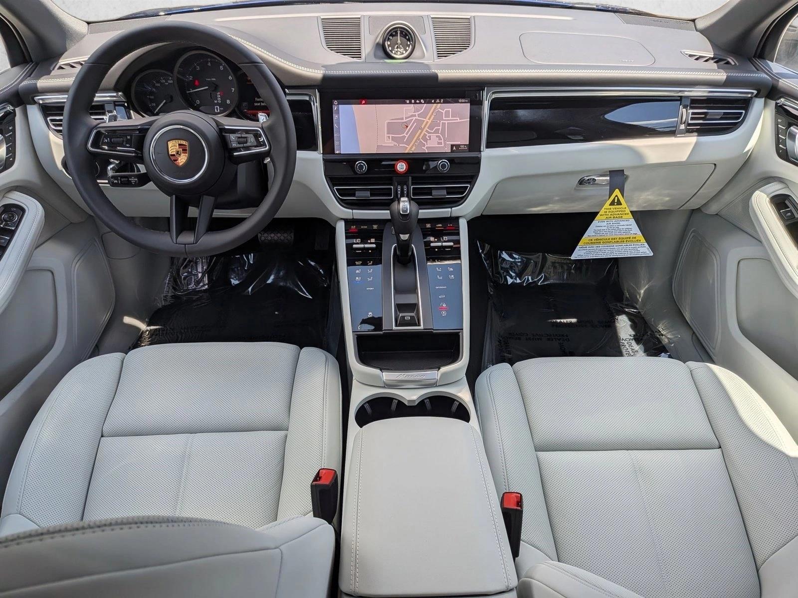 Thumbnail: 2026 Porsche Macan - 4