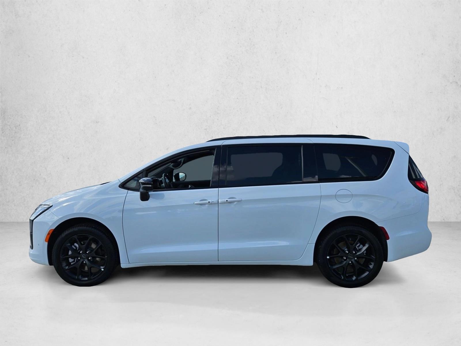 Thumbnail: 2027 Chrysler Pacifica - 2