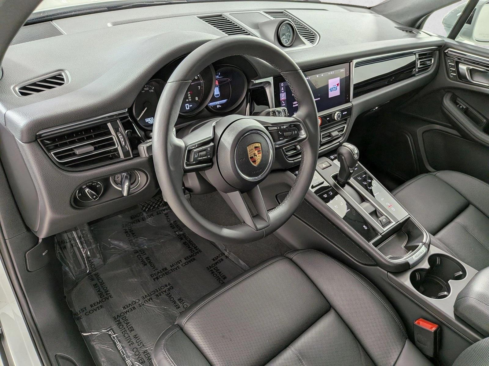 Thumbnail: 2025 Porsche Macan - 3