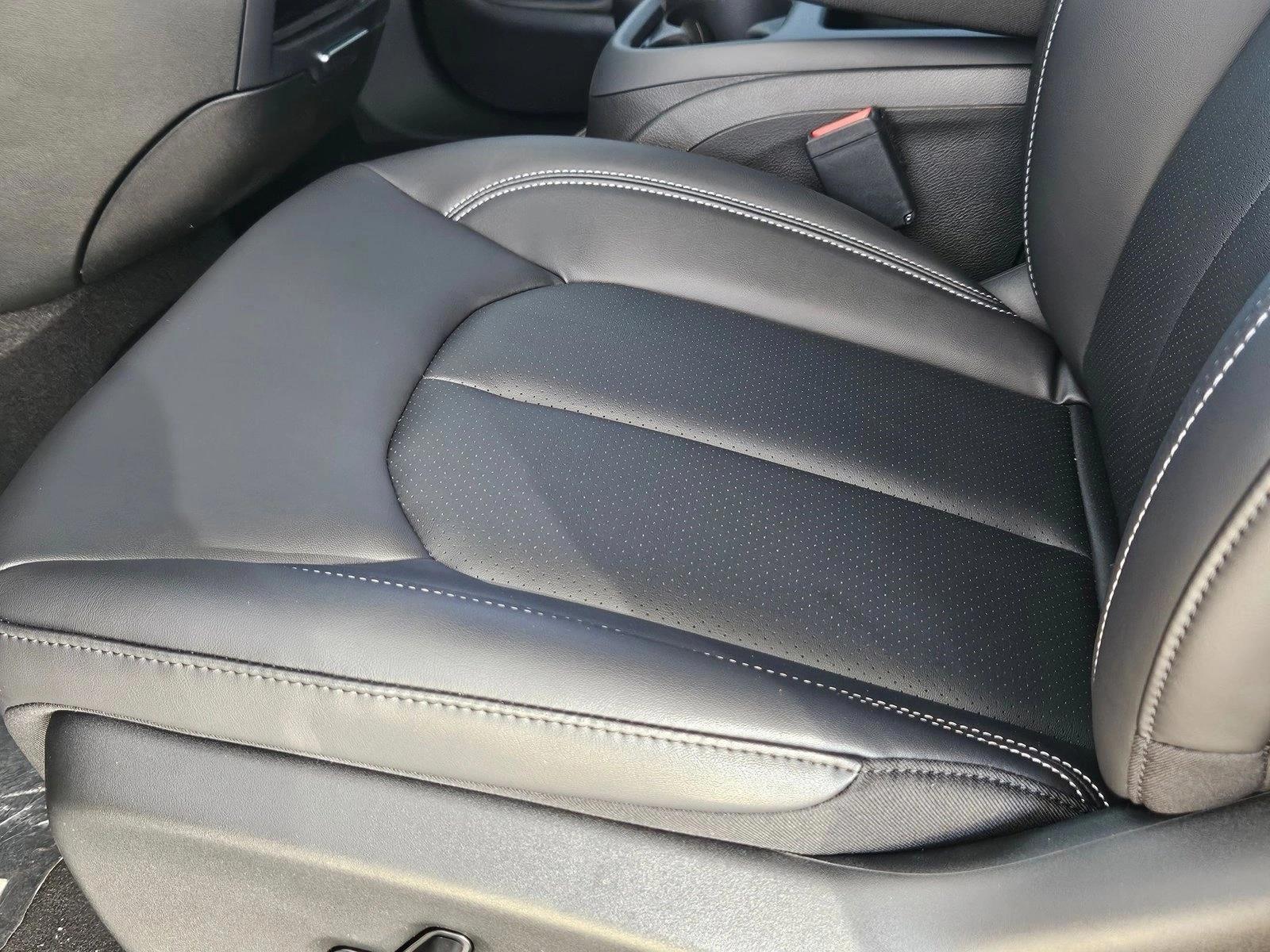 Thumbnail: 2026 Chrysler Pacifica - 4