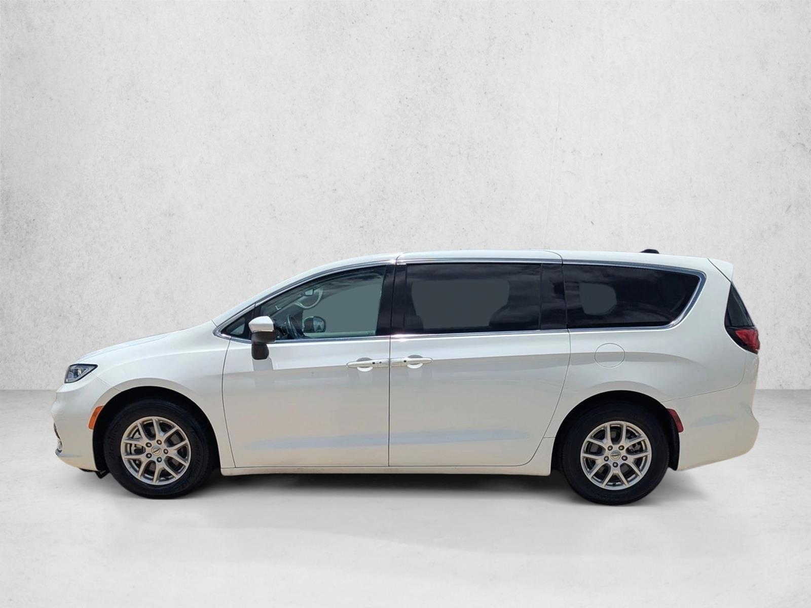 Thumbnail: 2023 Chrysler Pacifica - 2