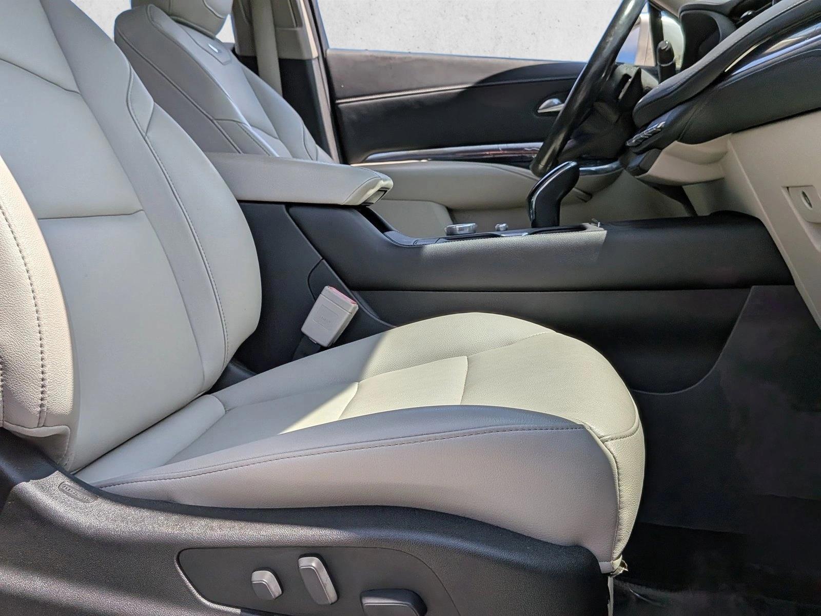 Thumbnail: 2020 Cadillac XT4 - 6