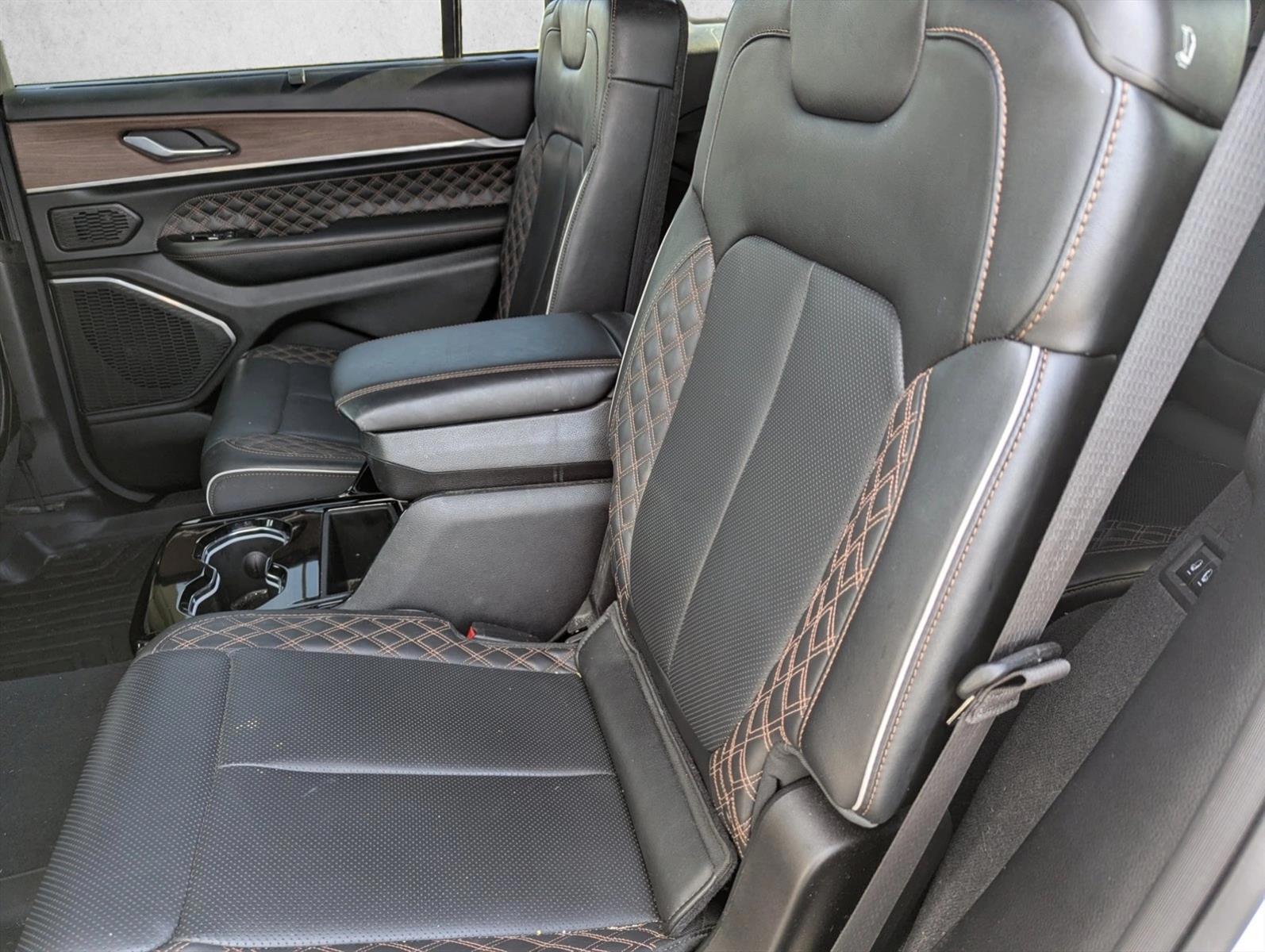 Thumbnail: 2023 Jeep Grand Cherokee L - 4