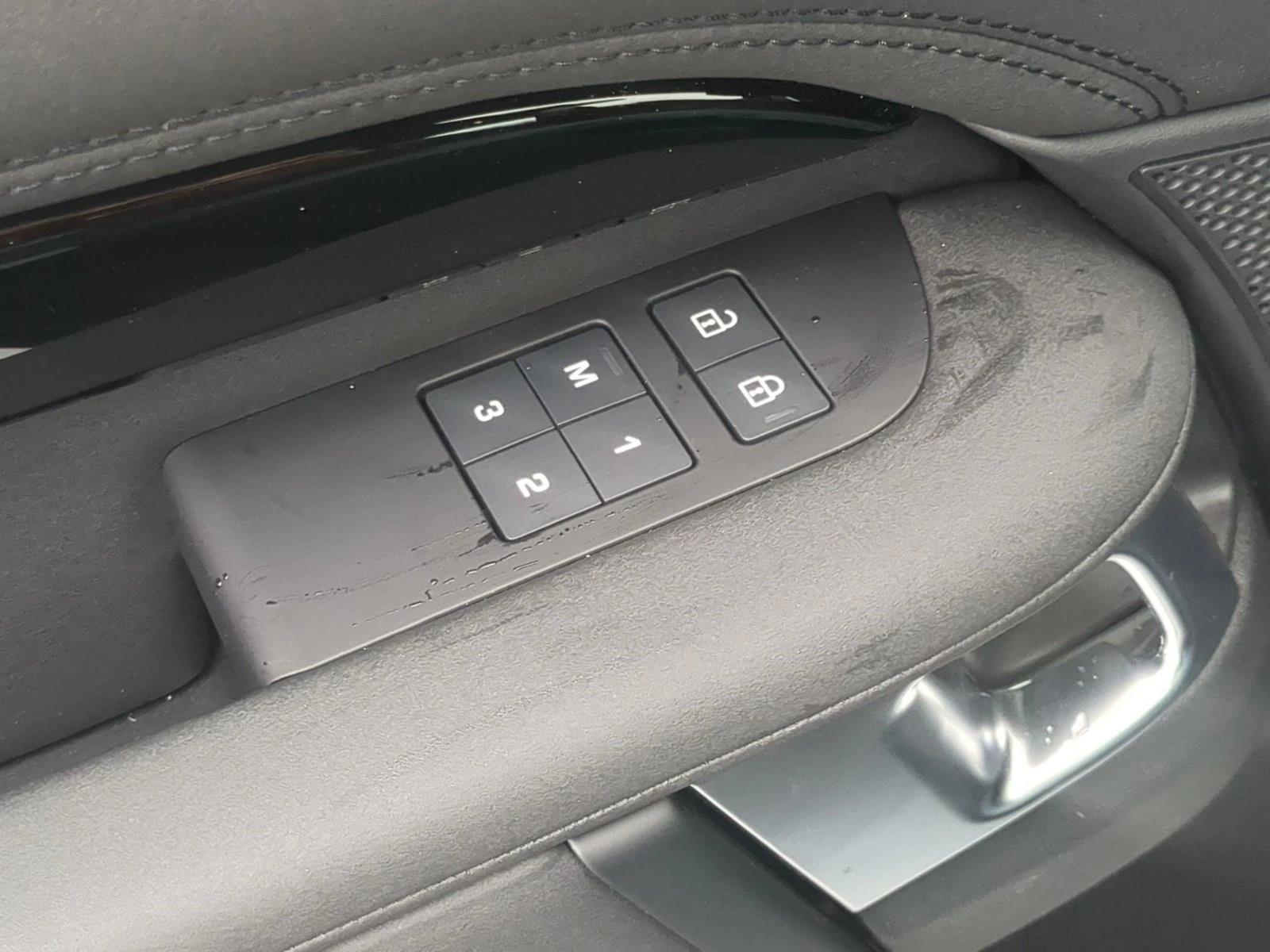 Thumbnail: 2026 Land Rover Discovery - 5