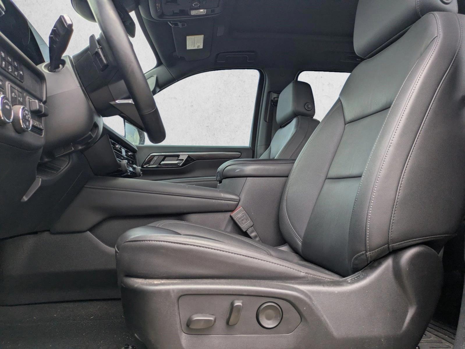 Thumbnail: 2025 Chevrolet Suburban - 4
