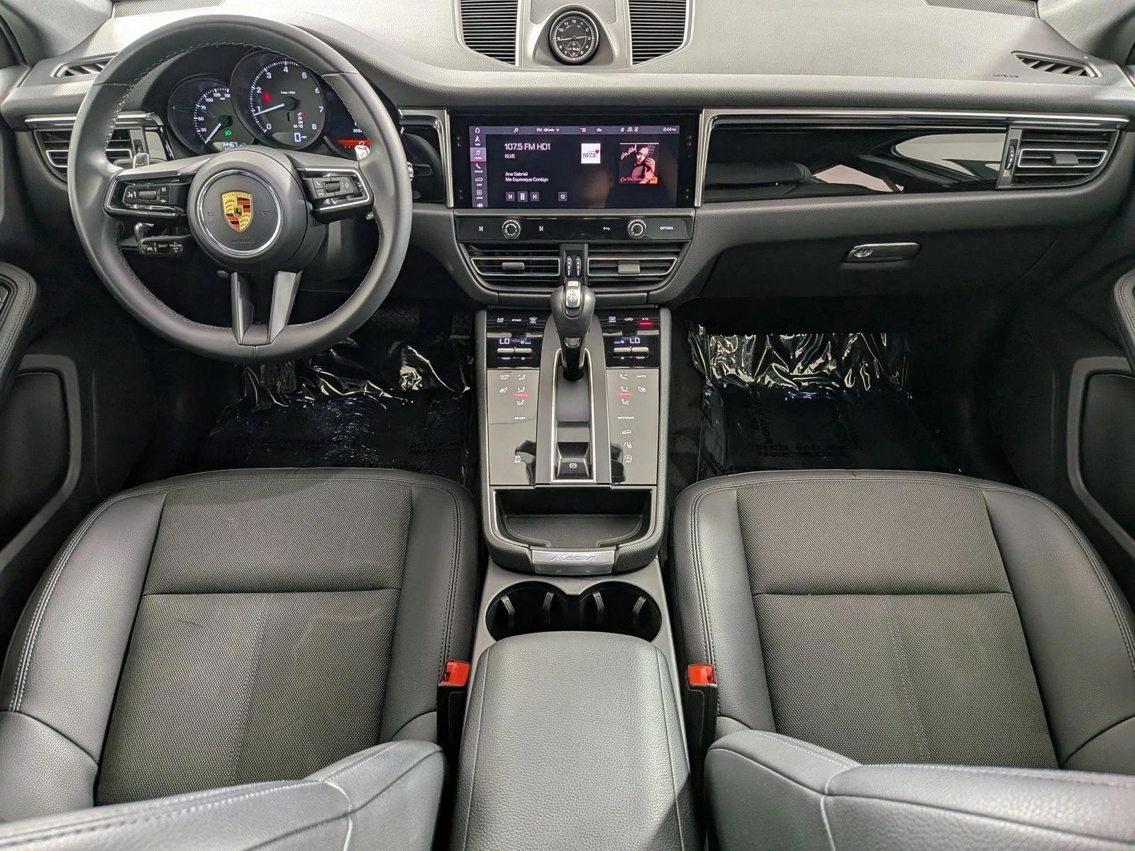 Thumbnail: 2023 Porsche Macan - 6