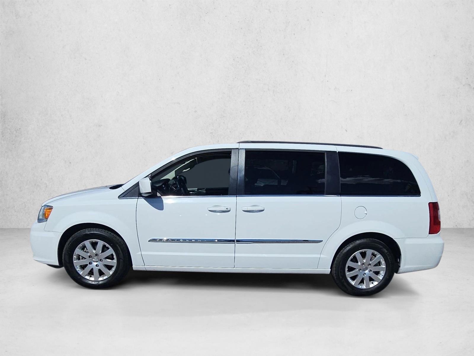 Thumbnail: 2016 Chrysler Town & Country - 2
