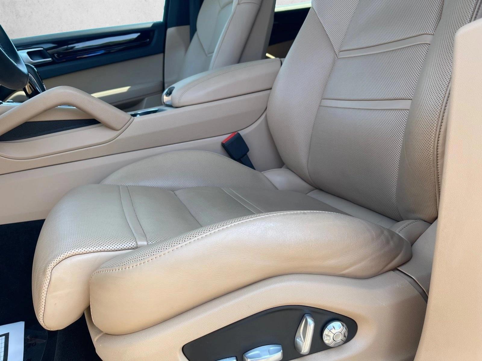 Thumbnail: 2021 Porsche Cayenne - 4
