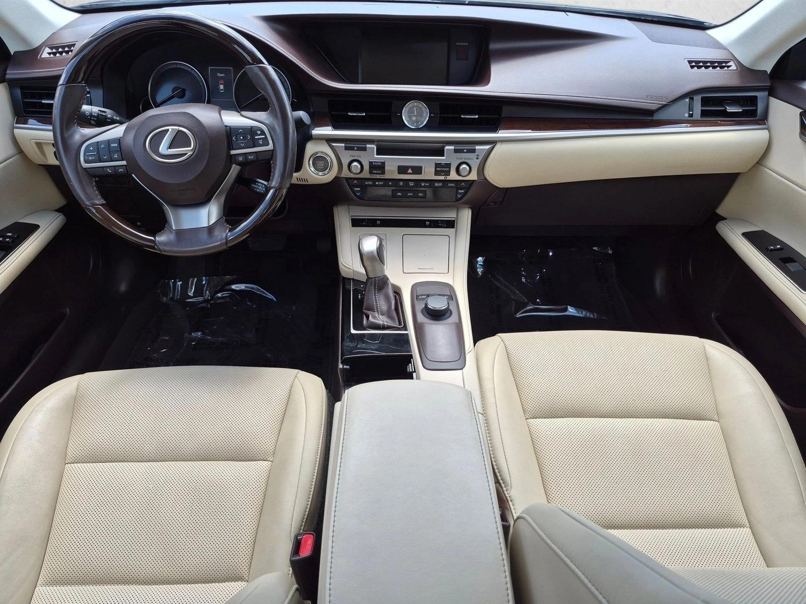 Thumbnail: 2017 Lexus ES - 4