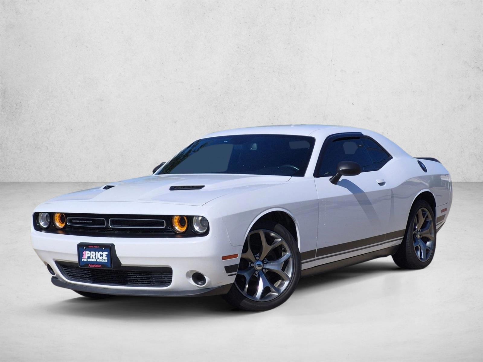 2017 Dodge Challenger SXT's photo