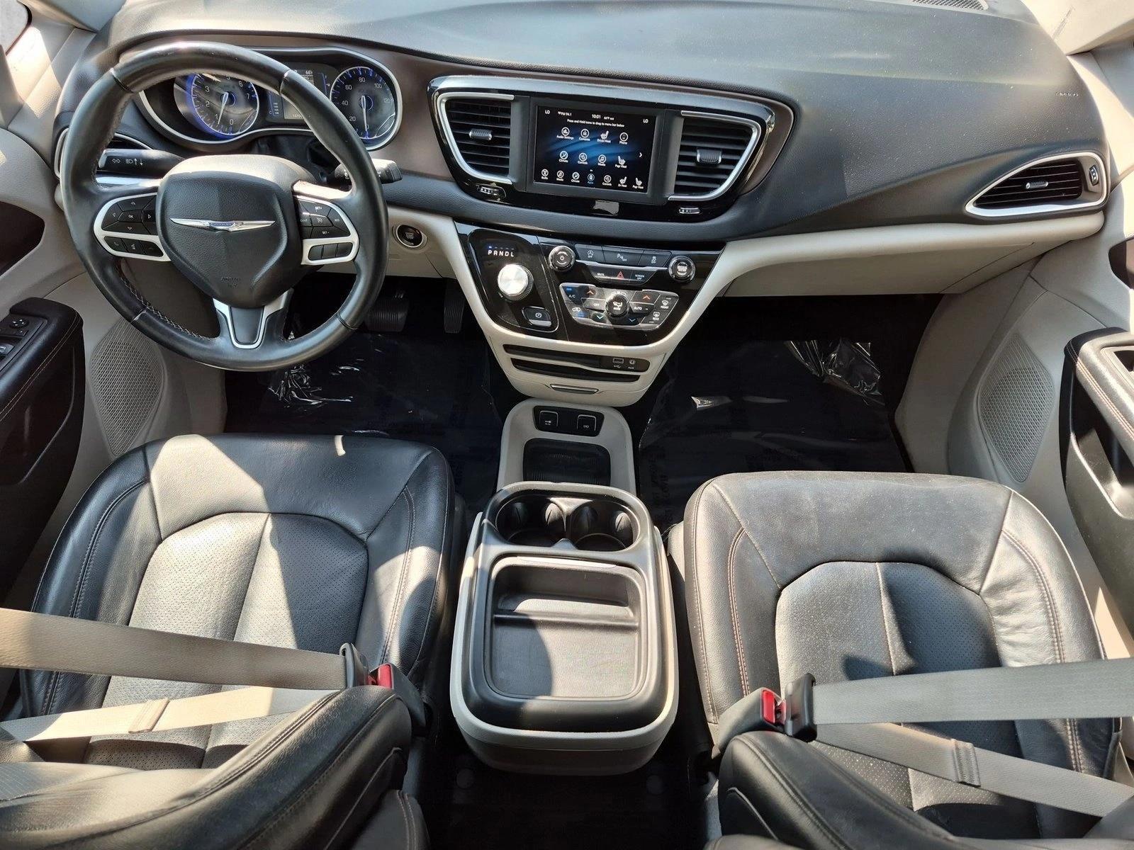 Thumbnail: 2018 Chrysler Pacifica - 4