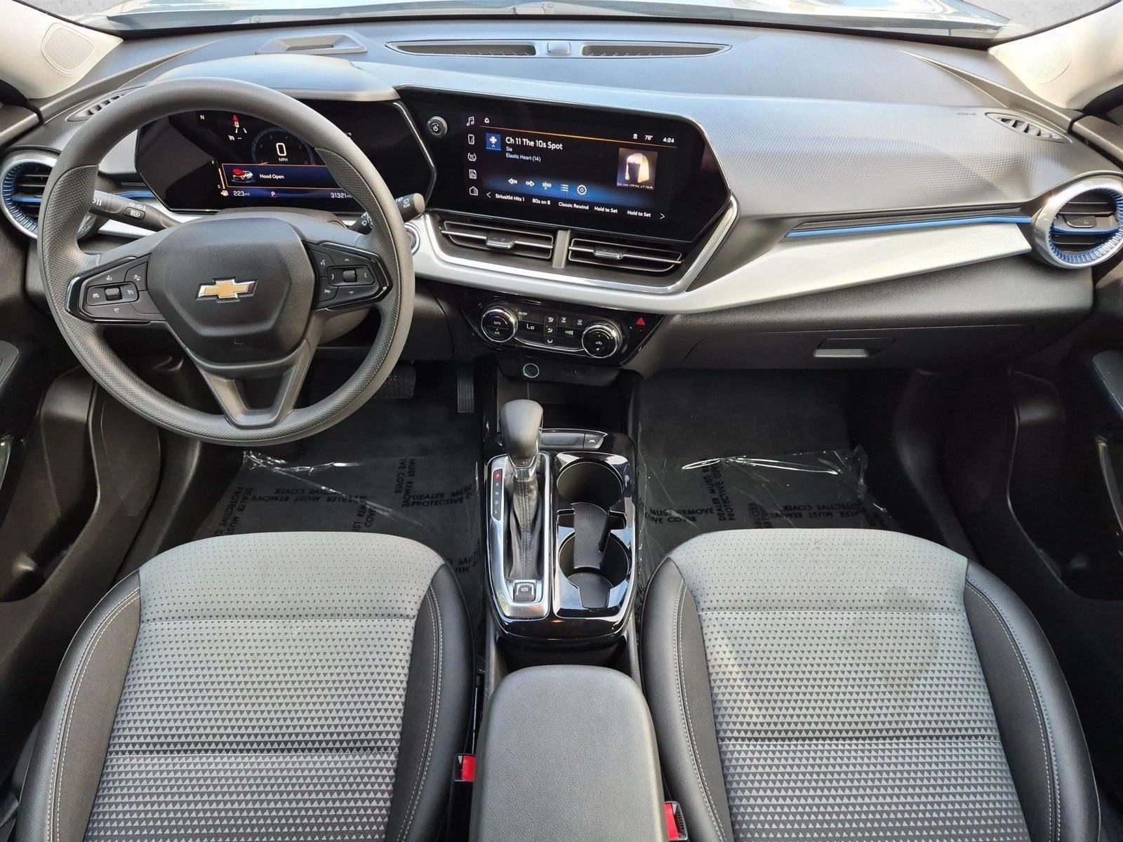 Thumbnail: 2025 Chevrolet Trax - 3