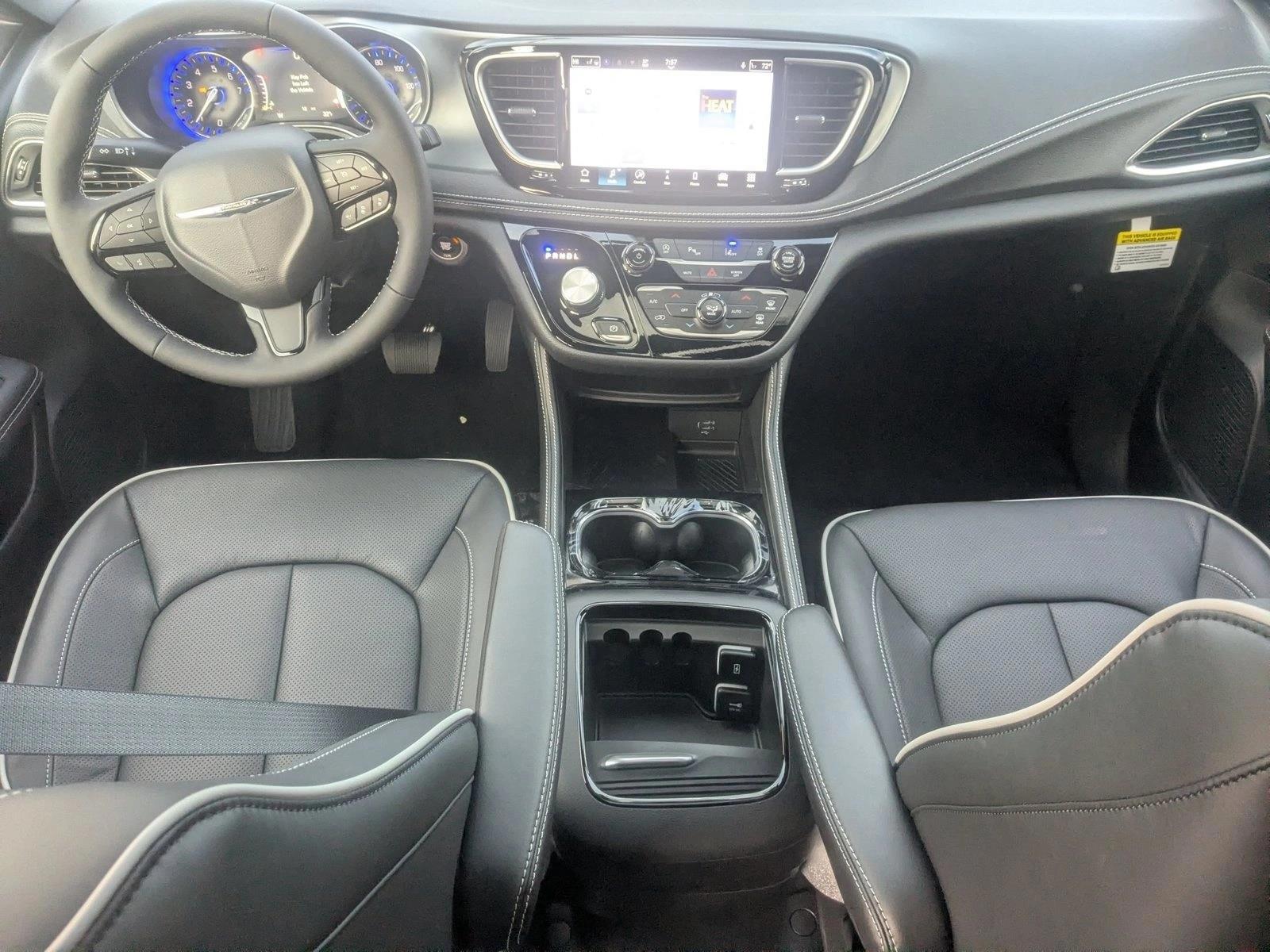 Thumbnail: 2026 Chrysler Pacifica - 3