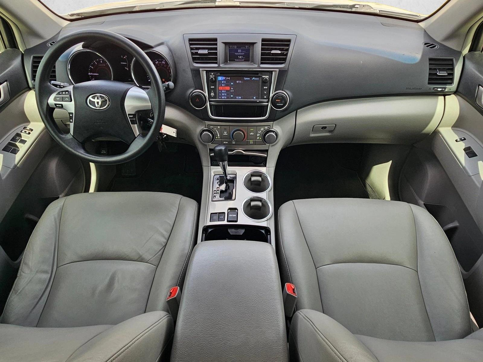 Thumbnail: 2013 Toyota Highlander - 3